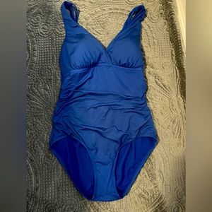 LIKE NEW | ONE PIECE WITH RUSCHING ON STOMACH & FUN CRISS CROSS BACK DETAIL